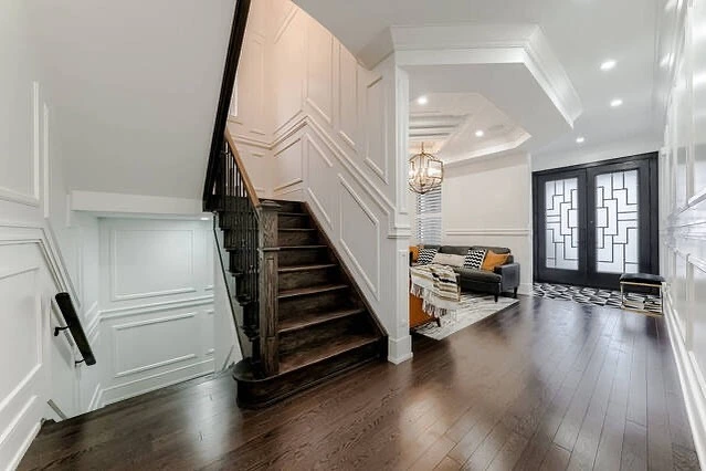 Wainscoting panels, Wainscoting installation, Modern wainscoting ideas, Wall paneling vs wainscoting, Custom wainscoting design, Wainscoting installation Brampton, Custom wainscoting Mississauga, Wall paneling services GTA.